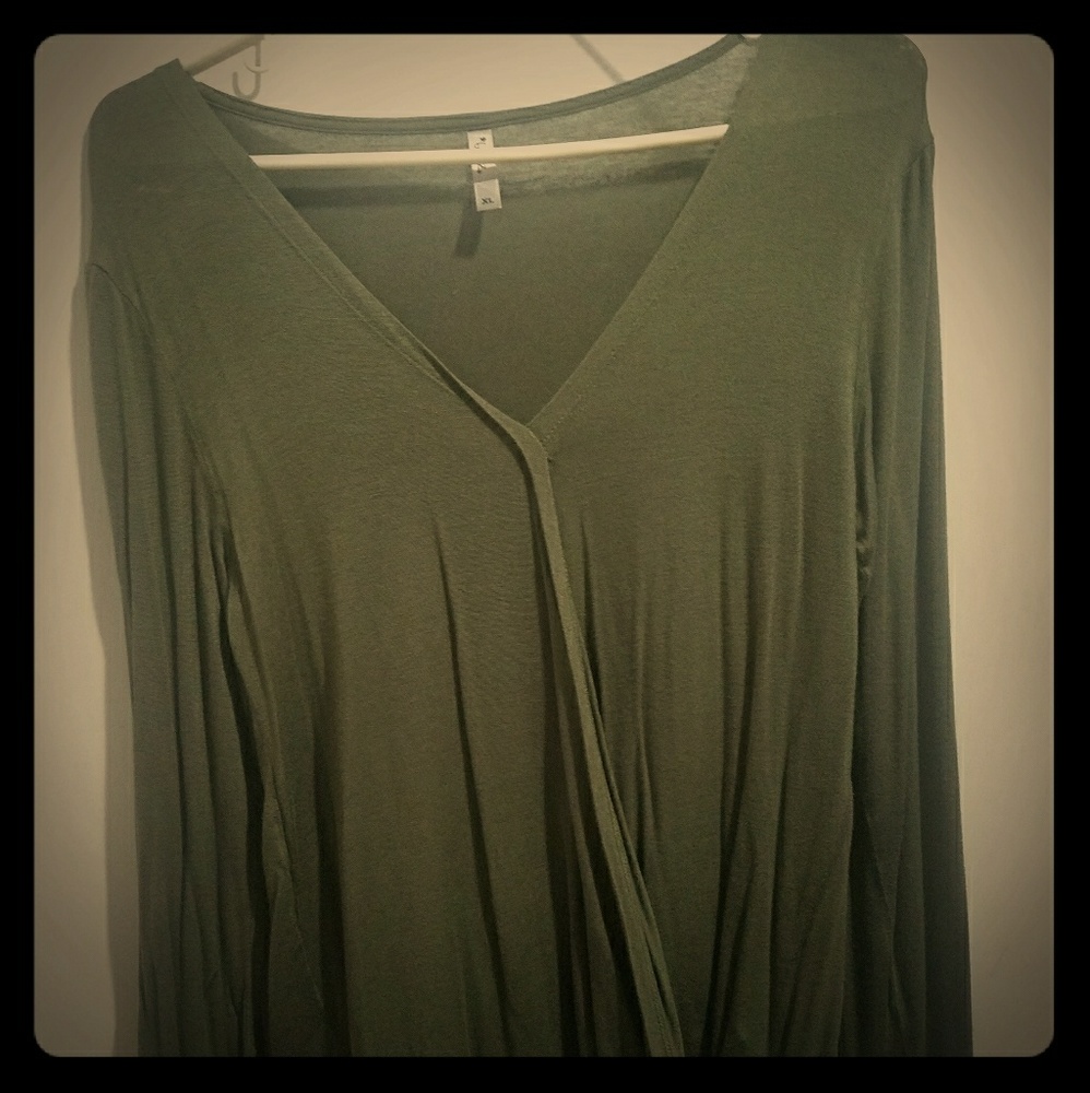 Green long sleeve with front slit